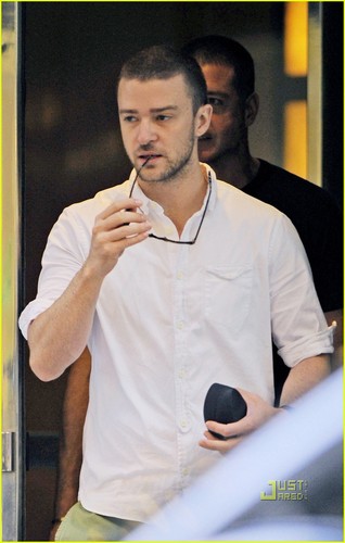  Justin Timberlake Puts His Stunna Shades On