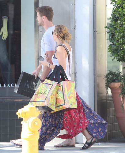  Miley~25. August- At the Cheescake Factory with Liam