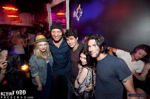  New/old 写真 of Candice at The Variety Sports Bar in West Hollywood!