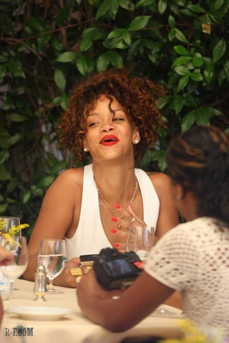  Rihanna - At a restaurant in Porto Fino - August 24, 2011
