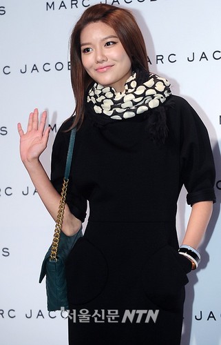  Sooyoung at Marc Jacobs’ 2011 F/W mostra in Seoul