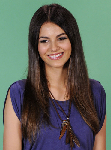  Victoria Justice visits MTVs “10 on Top” in NY, August 25