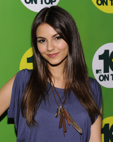 Victoria Justice visits MTVs “10 on Top” in NY, August 25