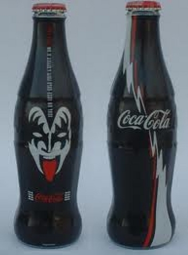  kiss coca-cola
