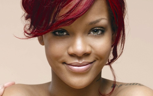  Rihanna natural beauty