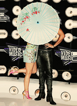  Katy Perry & Russell Brand @ the 2011 音乐电视 VMAs