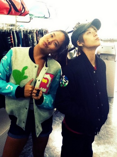  Amber's Selca with her older sister
