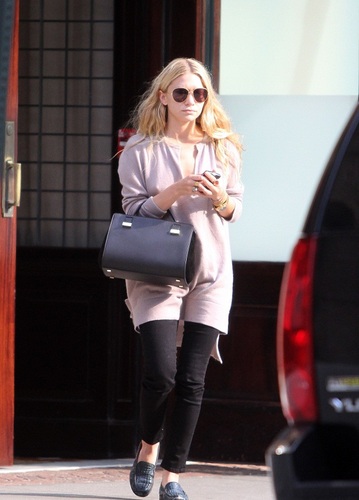  Ashley - Stepping out of her hotel in Tribeca, NYC, 18, August, 2011