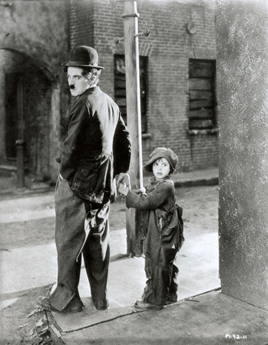  Charlie Chaplin and Jackie Coogan in The Kid (1921)