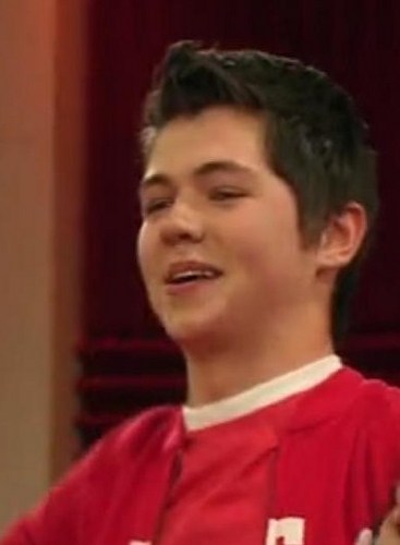  Damian on The স্বতস্ফূর্ত Project - Final Episode "Glee-Ality"