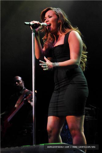  Demi - Perez Hilton's 2011 One Night In Los Angeles konser Series - August 27, 2011