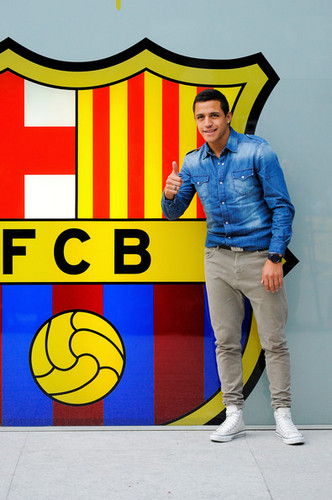  FC Barcelona Signs Alexis Sanchez