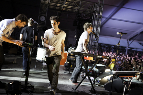  Foster the People live