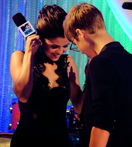  Justin Bieber & Selena Gomez @ The VMAs 2011