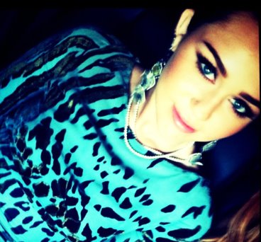 Miley Cyrus ~ New Twitter Pics !