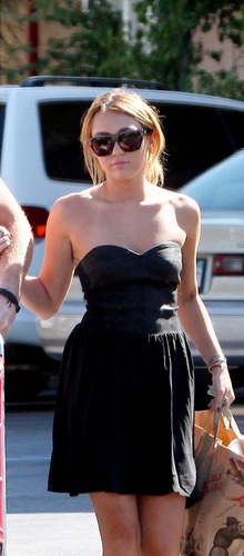  Miley - Shopping with Liam at Trader Joe's in Studio City - August 30, 2011