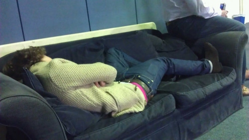  New ছবি of Harry sleeping! ♥ [Twitter pic দ্বারা Liam!]