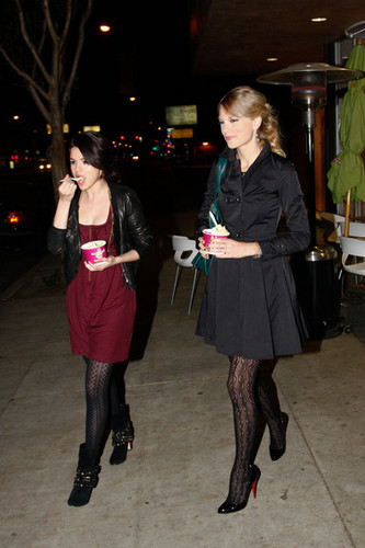  Selena Gomez And Taylor nhanh, swift