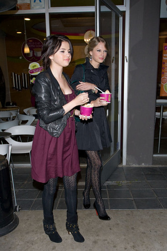  Selena Gomez And Taylor nhanh, swift