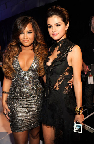  Selena Gomez ~ August 28th- 2011 MTV Video Musica Awards