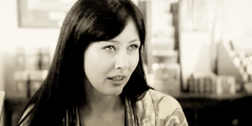 http://images5.fanpop.com/image/photos/24900000/Shannen-Doherty-shannen-doherty-24969147-500-250.gif