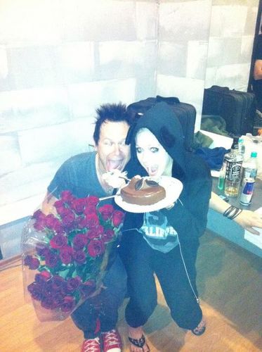  "Great show tonight in russia. Eating cake with the band celabratng rodneys birthday. Yum!!"