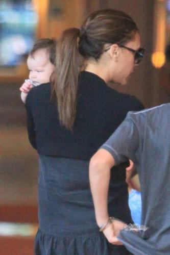  Victoria Beckham And Family