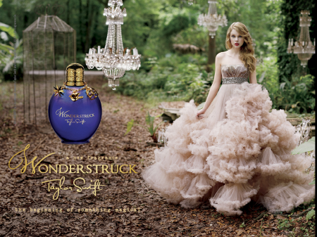  Another pic of Taylor for "Wonderstruck perfume"
