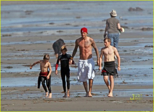  David Beckham: Shirtless Boogie Boarding with the Boys!