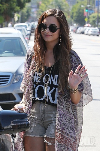  Demi - Shopping in Los Angeles, CA - September 02, 2011