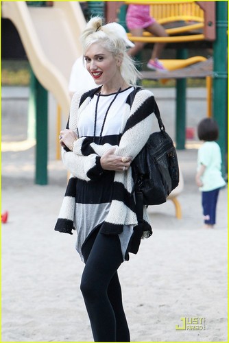  Gwen Stefani: Missing L.A.M.B. दिखाना in NYC?