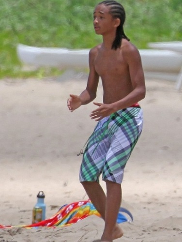  Jaden at the ビーチ :)