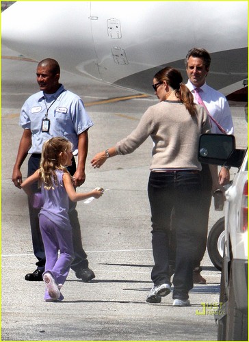 Jennifer Garner & violet Take Flight