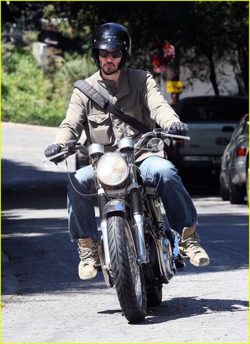 Keanu Reeves: Motorcycle Birthday Boy!
