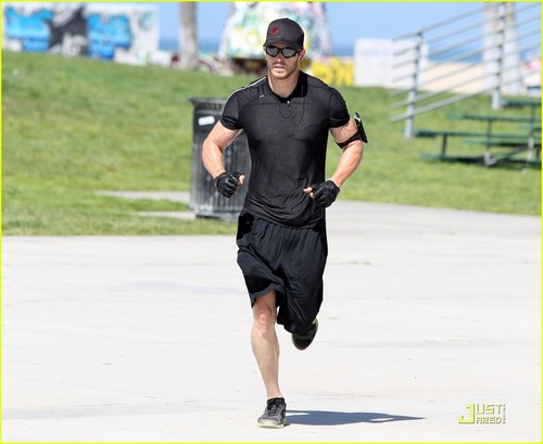  Kellan Lutz Works It Out at Muscle strand