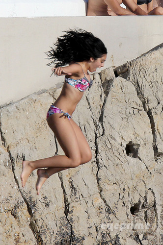  Lourdes Leon in a Bikini on the plage in Nice, France, Aug 28