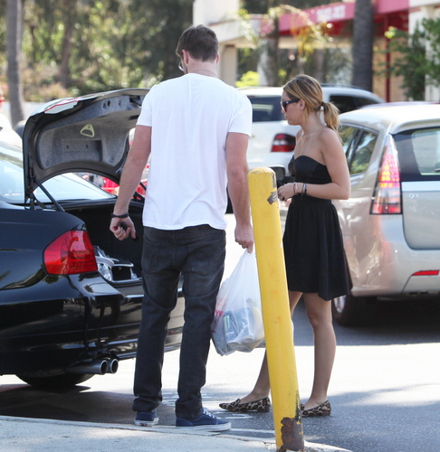  Miley ❤ ~ 30. August - Shopping at Trader Joes in Studio City