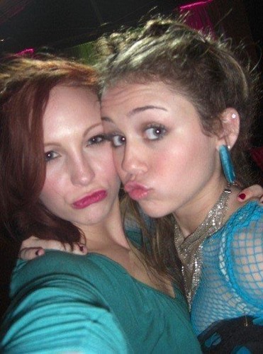  New/Old 写真 of Candice and Miley Cyrus!