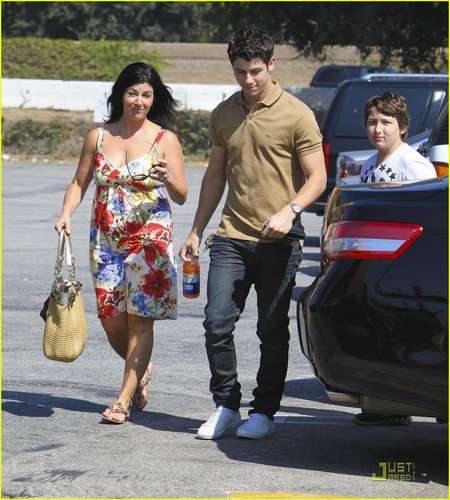  Nick Jonas: Family Fun 일 (09.02.2011) !!!