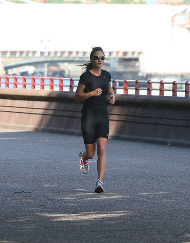  Pippa Middleton Goes for a Jog in Лондон