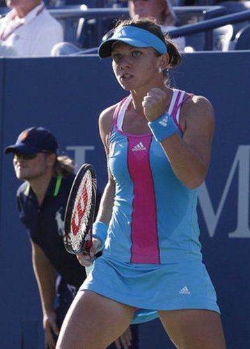  Romanian tenis player Simona Halep: She has the small breast! She let it reduce again?