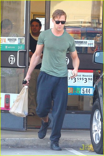  Ryan gansje, gosling Goes to 7-Eleven