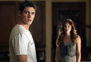  The Vampire Diaries 3 first look Vicki & Jeremy