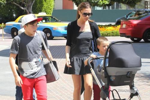  Victoria Beckham & Family