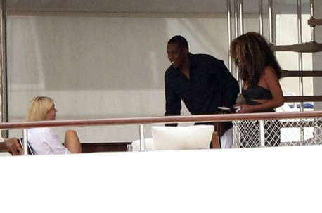  Beyoncé & জেই জেড্‌ Spotted on Yacht in Venice with Gwyneth Paltrow- 5th Sept