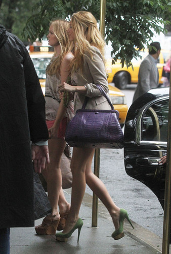  Blake Lively Filming "Gossip Girl" in NYC