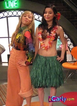  Carly & Sam as hula girls