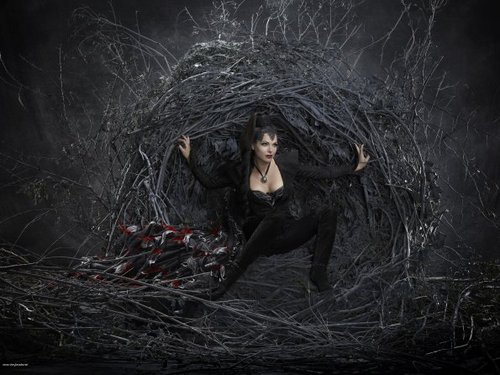  Cast - Promotional litrato - Lana Parilla as Evil Queen/Regina