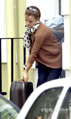  Emma Watson leaves her tahanan in London, Sep 7