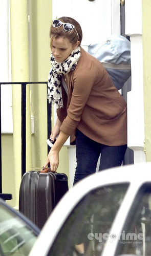  Emma Watson leaves her nyumbani in London, Sep 7